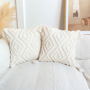 Rustic bohemian-style pure cotton cushion cover with tufted pattern and tassels