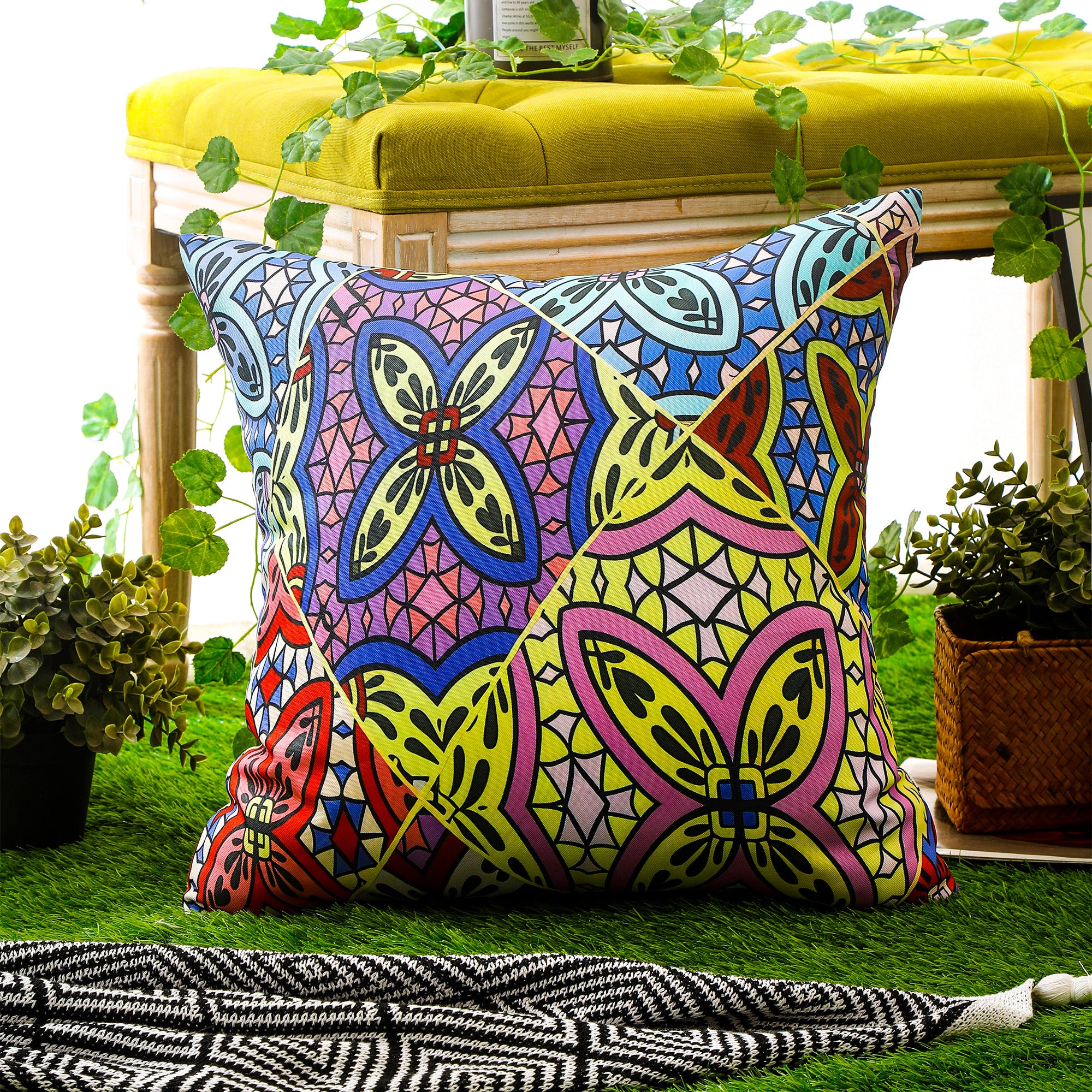 Durable polyester cushion cover with Bohemian mandala print, 45x45 cm