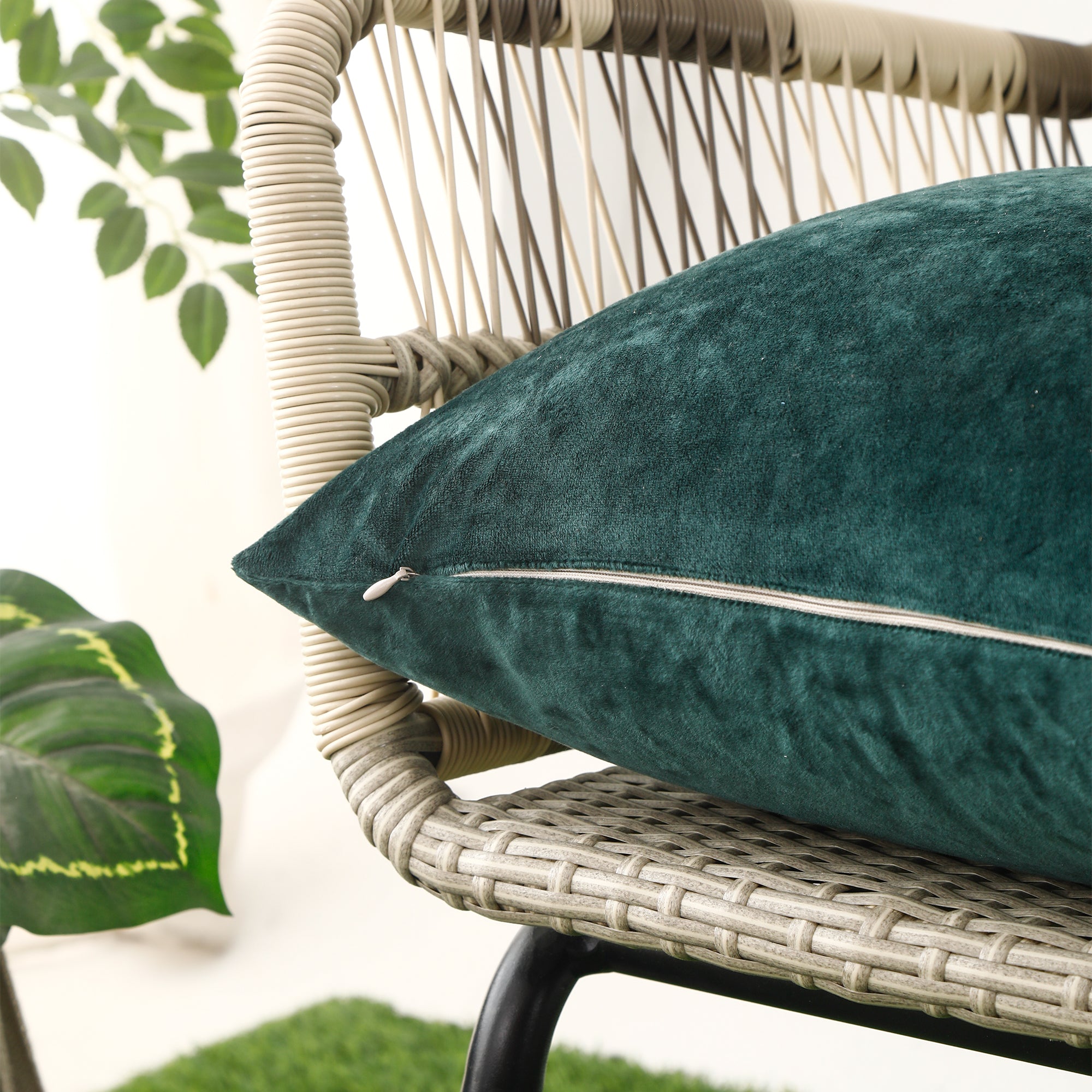 Decorative Dark Green Velvet Cushion Cover for Home Decor, 45x45 cm.