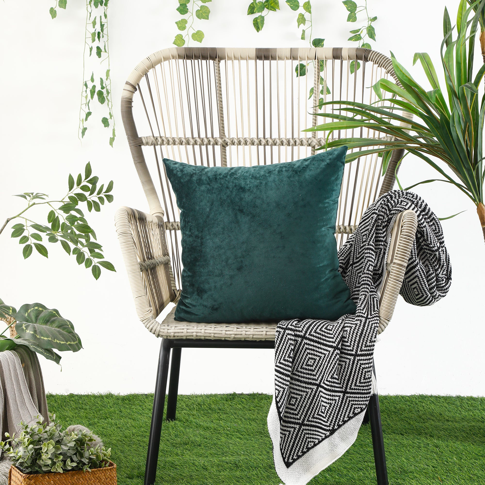 Elegant Dark Green Velvet Pillow Cover, Square Shape, 45x45 cm.