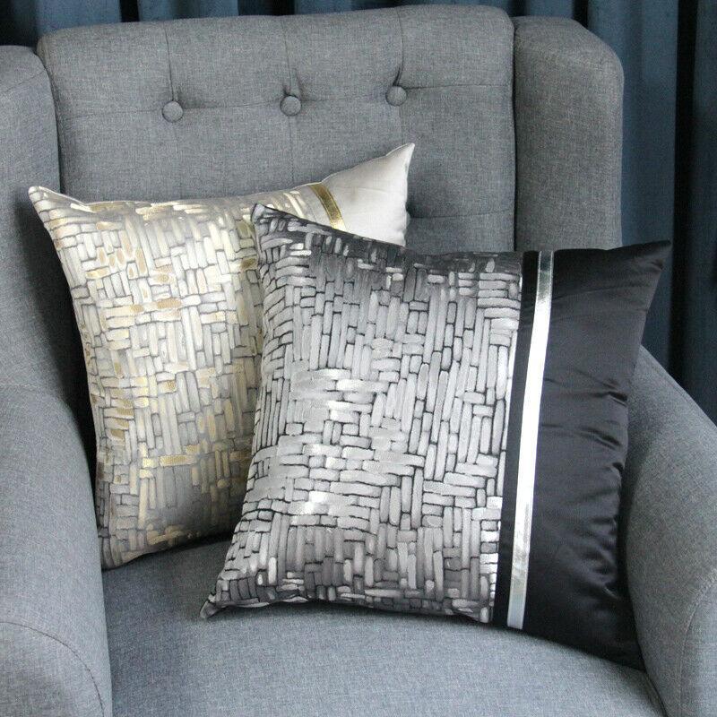 Elegant silk cushion cover with jacquard design in 43x43 cm size